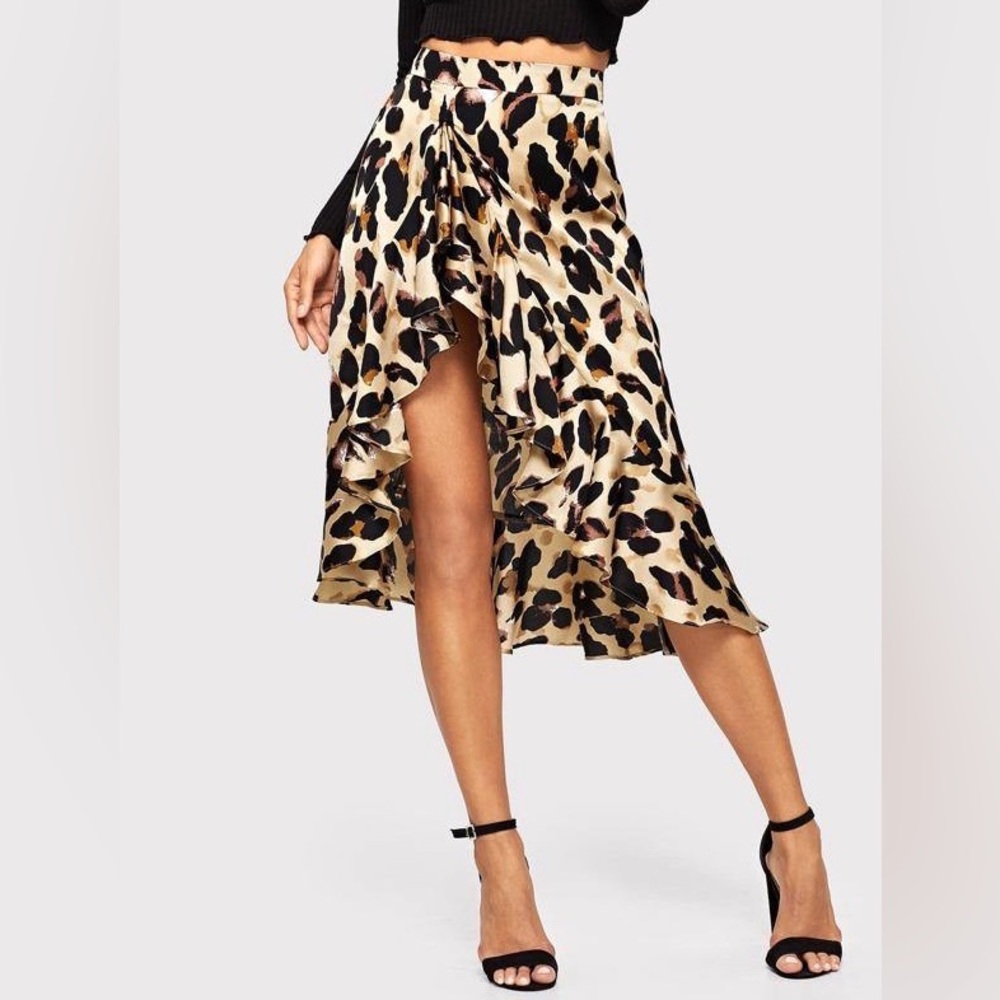 NEW Leopard ruffle skirt M